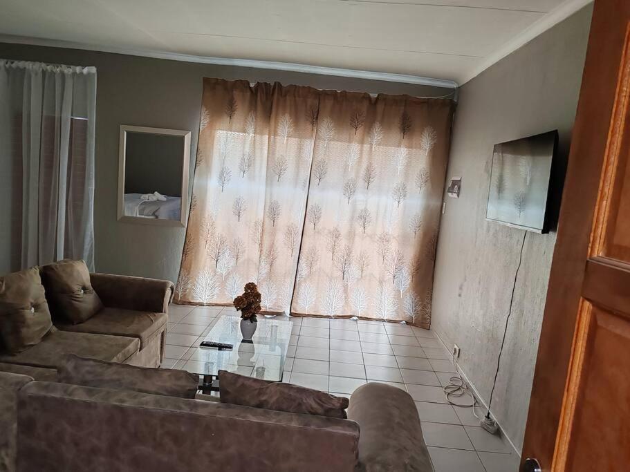 The Hidden Villa Boksburg Bagian luar foto
